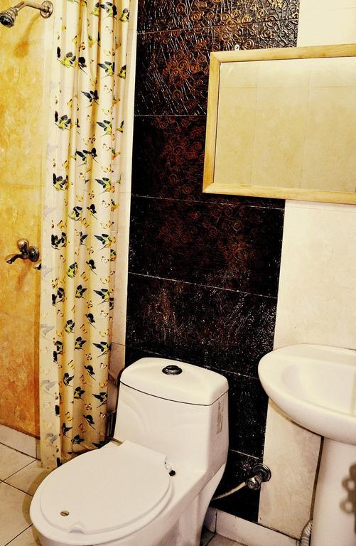 Hotel Peace Point - 1 Min Walking Distance From Station New Delhi Ngoại thất bức ảnh