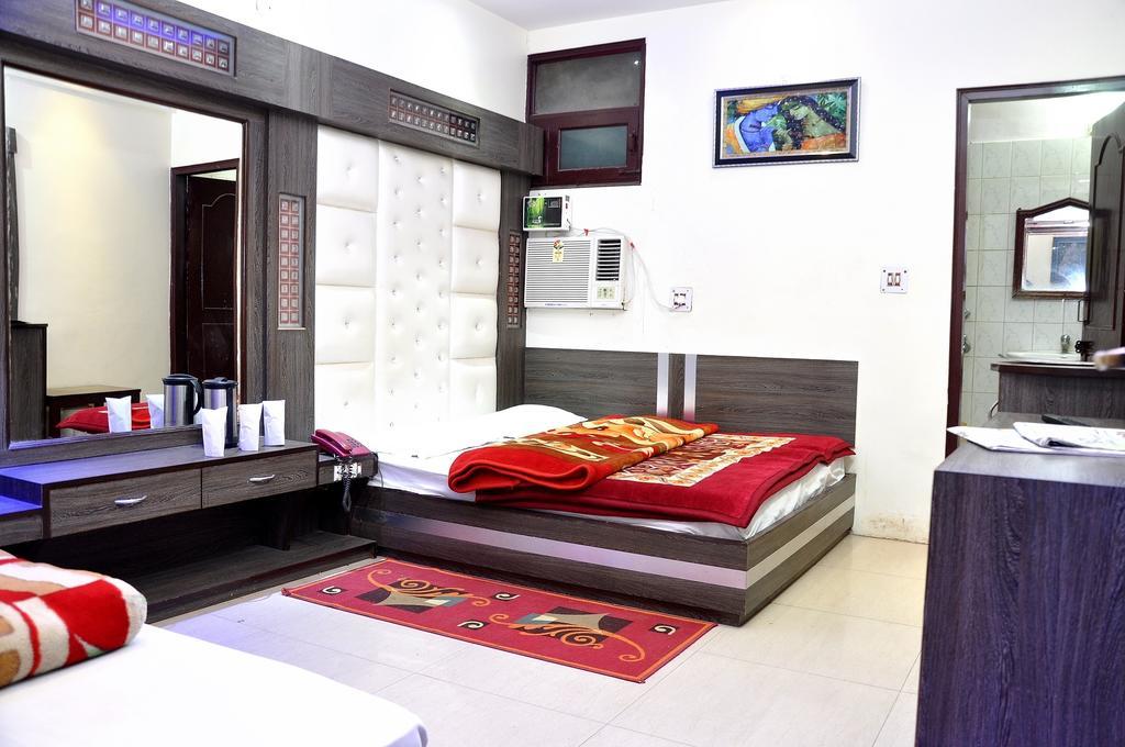 Hotel Peace Point - 1 Min Walking Distance From Station New Delhi Phòng bức ảnh