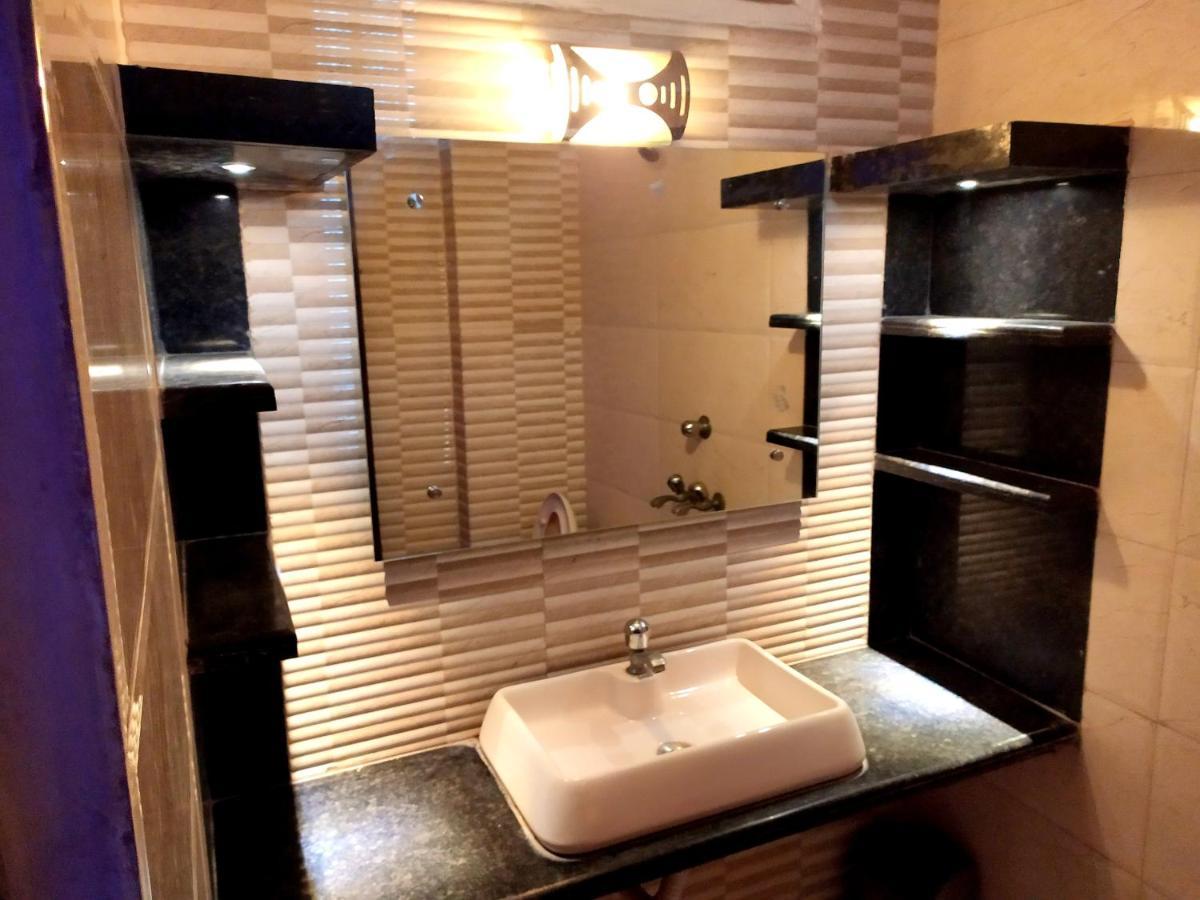 Hotel Peace Point - 1 Min Walking Distance From Station New Delhi Ngoại thất bức ảnh