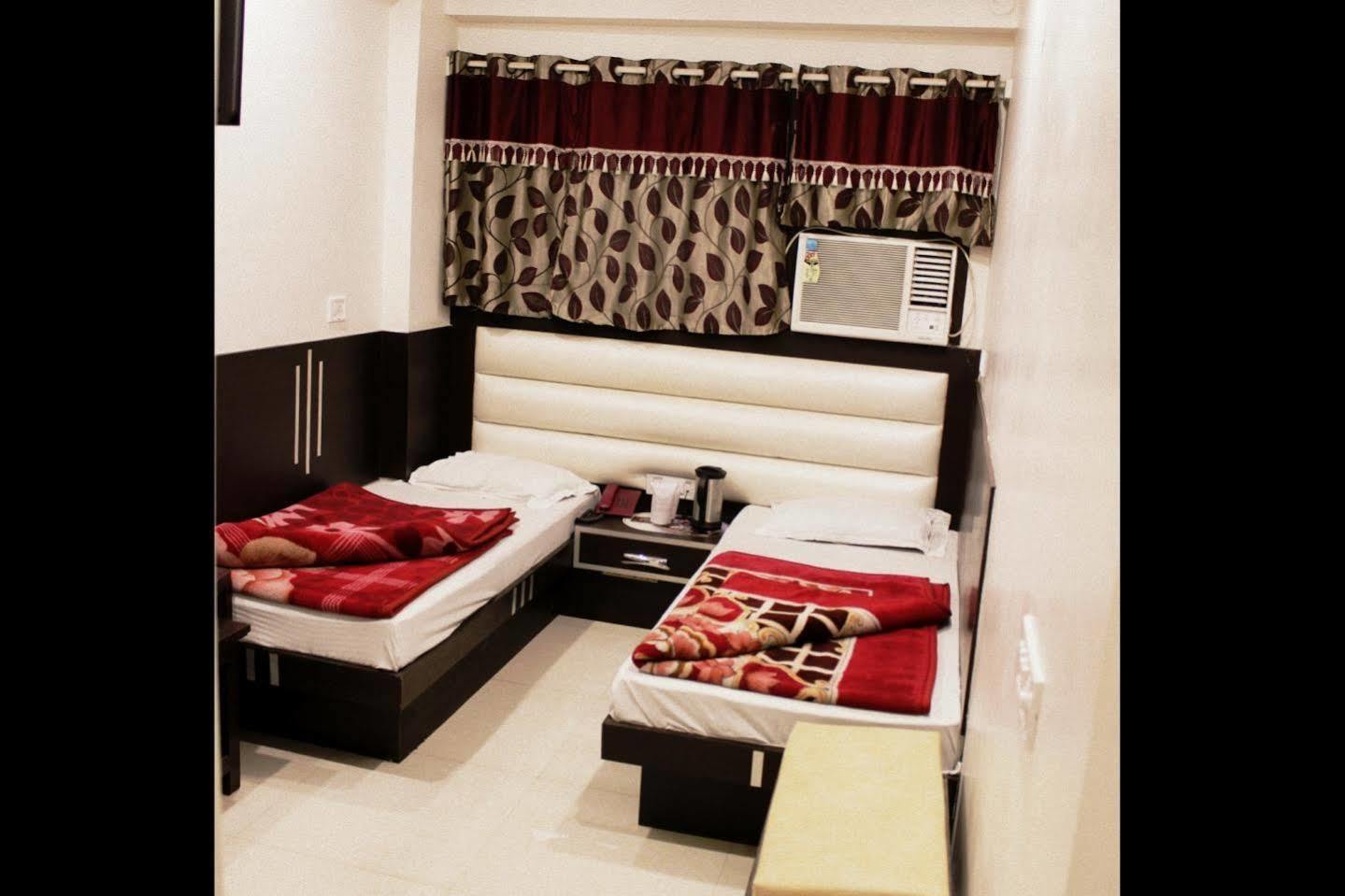 Hotel Peace Point - 1 Min Walking Distance From Station New Delhi Ngoại thất bức ảnh