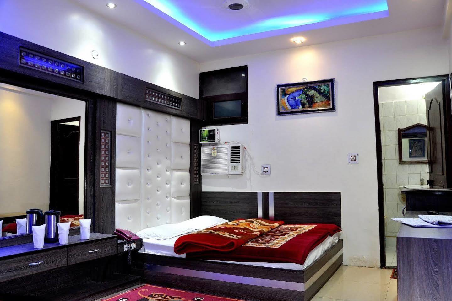 Hotel Peace Point - 1 Min Walking Distance From Station New Delhi Ngoại thất bức ảnh